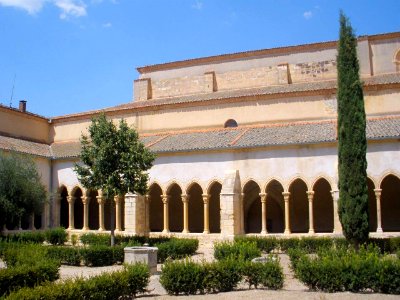 Santa María Real de Nieva - Monasterio de Nuestra Señora de Soterraña, claustro 01