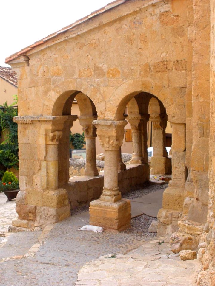 San Esteban de Gormaz - Iglesia de San Miguel, pórtico 1