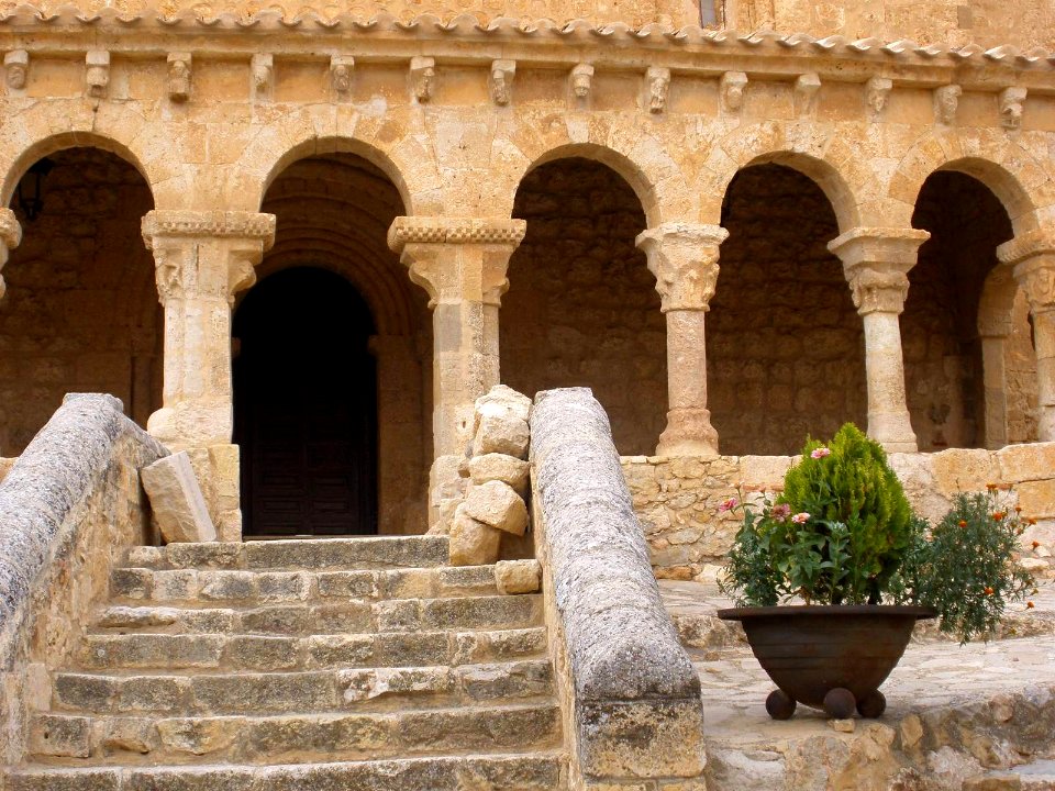 San Esteban de Gormaz - Iglesia de San Miguel, pórtico 8