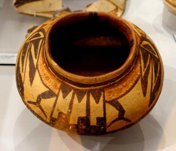 San Bernardo Polychrome Jar, Hopi, 1889, ceramic - Native American collection - Peabody Museum, Harvard University - DSC06132