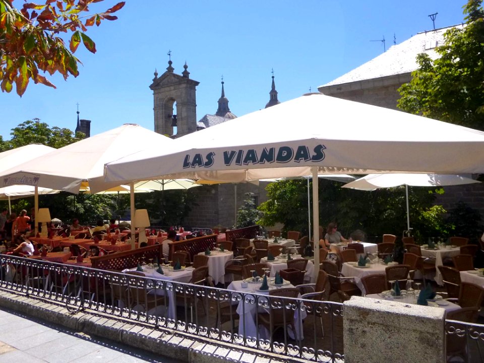 San Lorenzo de El Escorial - Plaza de la Constitución 4