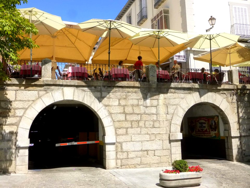 San Lorenzo de El Escorial - Plaza de la Constitución 1