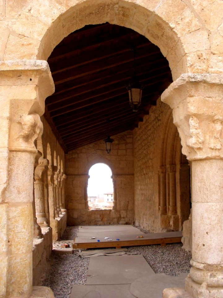 San Esteban de Gormaz - Iglesia de San Miguel, pórtico 2