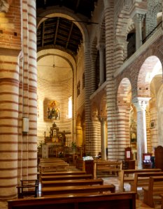 San Lorenzo a Verona, dentro