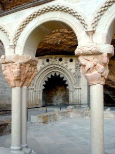 San Juan de la Peña - Monasterio Viejo, capiteles del claustro 01