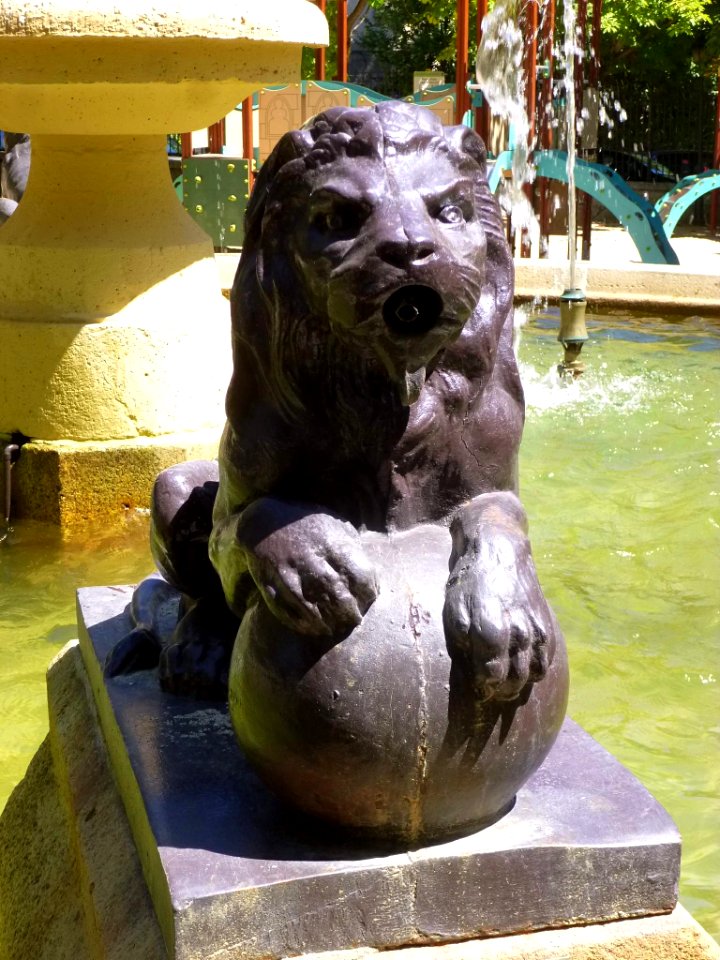 San Lorenzo de El Escorial - Plaza Juan de Herrera 2
