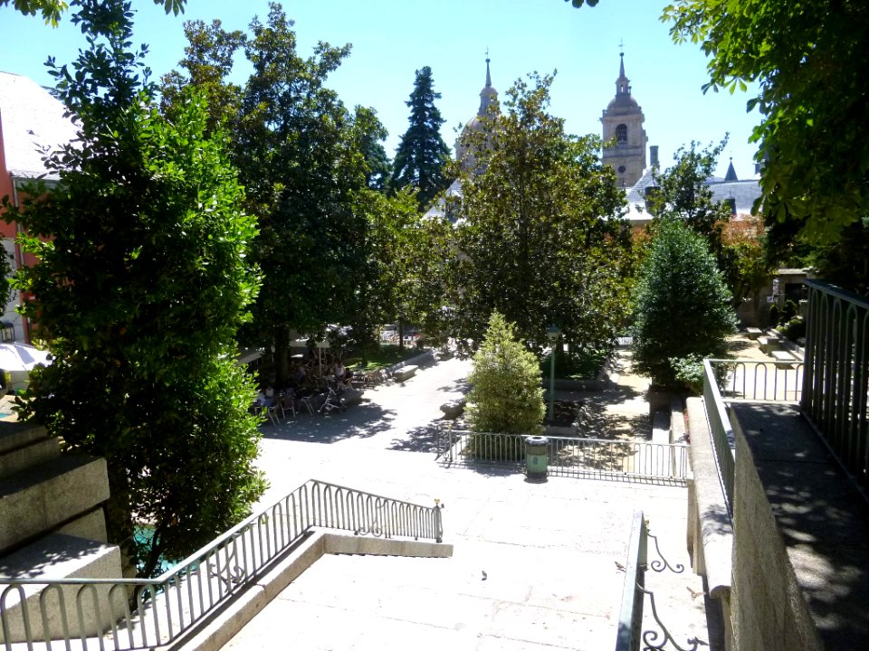 San Lorenzo de El Escorial - Plaza Jacinto Benavente 3