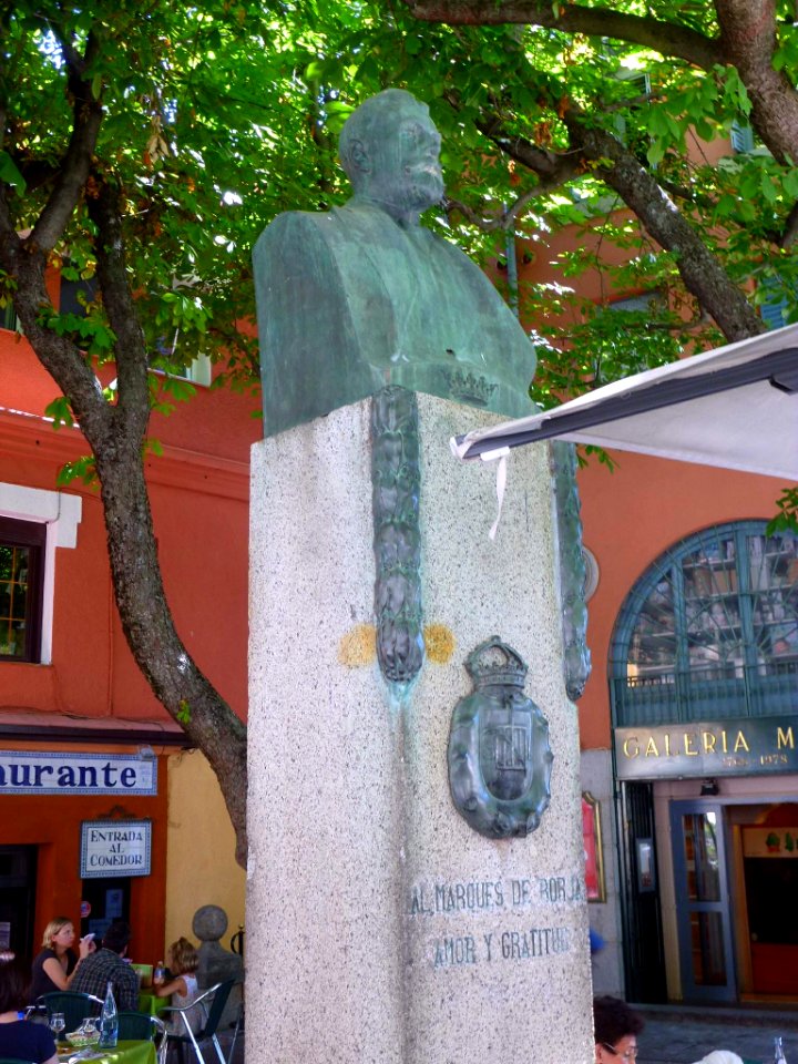 San Lorenzo de El Escorial - Plaza de San Lorenzo, Monumento al Marqués de Borja