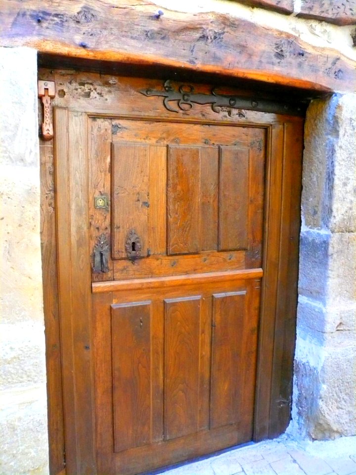 San Zadornil - Puerta 06