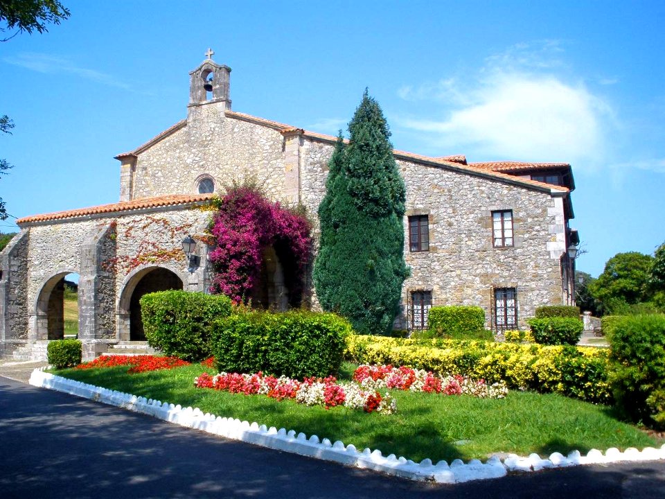 San Vicente de la Barquera - Santuario de la Barquera 02