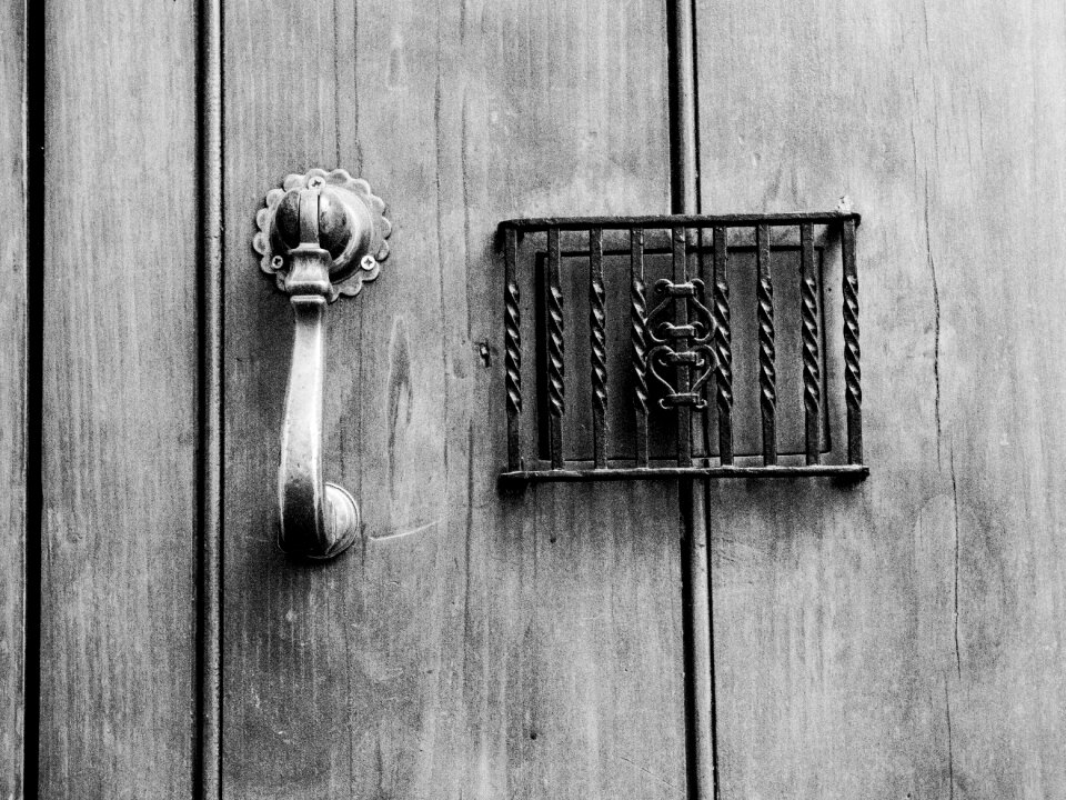 Old knock knock aldaba