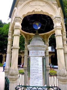 San Sebastian - Plaza de Gipuzkoa, Templete astronómico-meteorológico 3