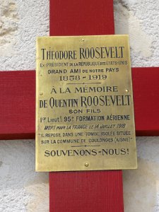 Sancy-les-Cheminots (Aisne) jardin de mémoire (06) plaquette croix Quentin Roosevelt