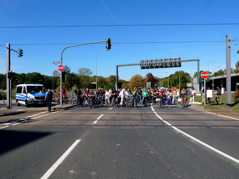 Sand im Getriebe protest 2019 bike finger 49