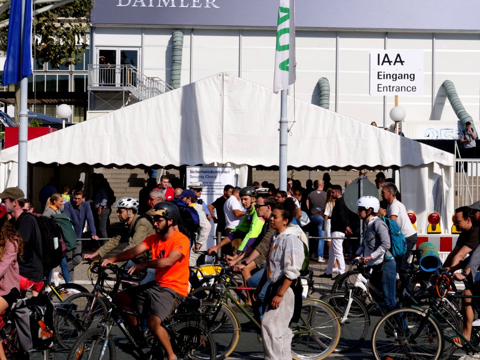 Sand im Getriebe protest 2019 bike finger 46