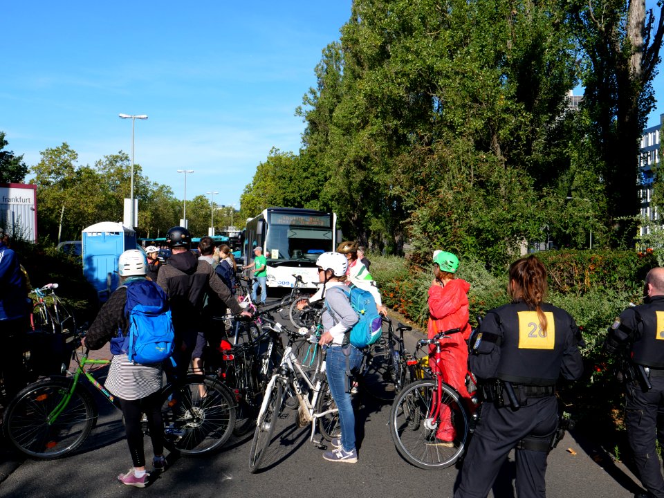 Sand im Getriebe protest 2019 bike finger 24