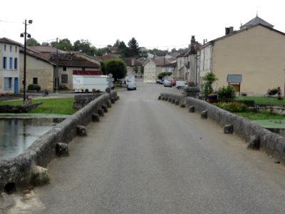Rupt-aux-Nonains (Meuse) pont sur la Saulx (04) la route