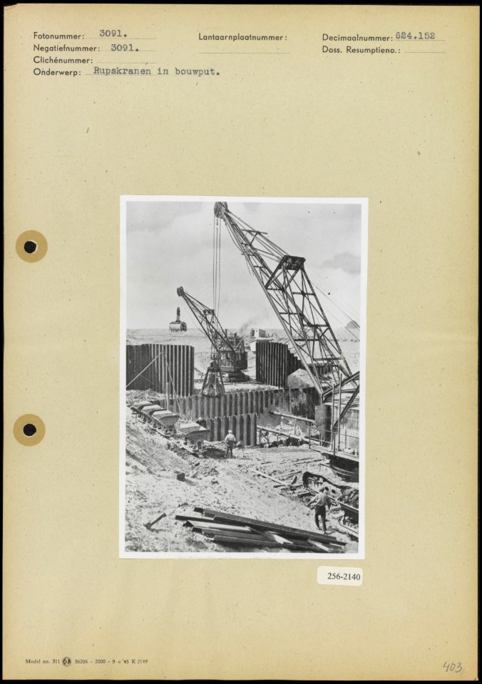 Rupskranen in een bouwput, Bestanddeelnr 256-2140