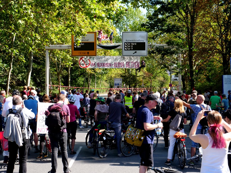 Sand im Getriebe protest 2019 bike finger 57
