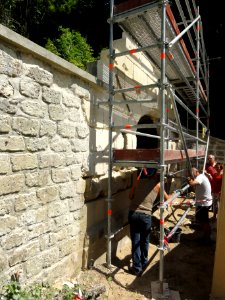 Sancy-les-Cheminots (Aisne) fontaine-lavoir en travaux (01)