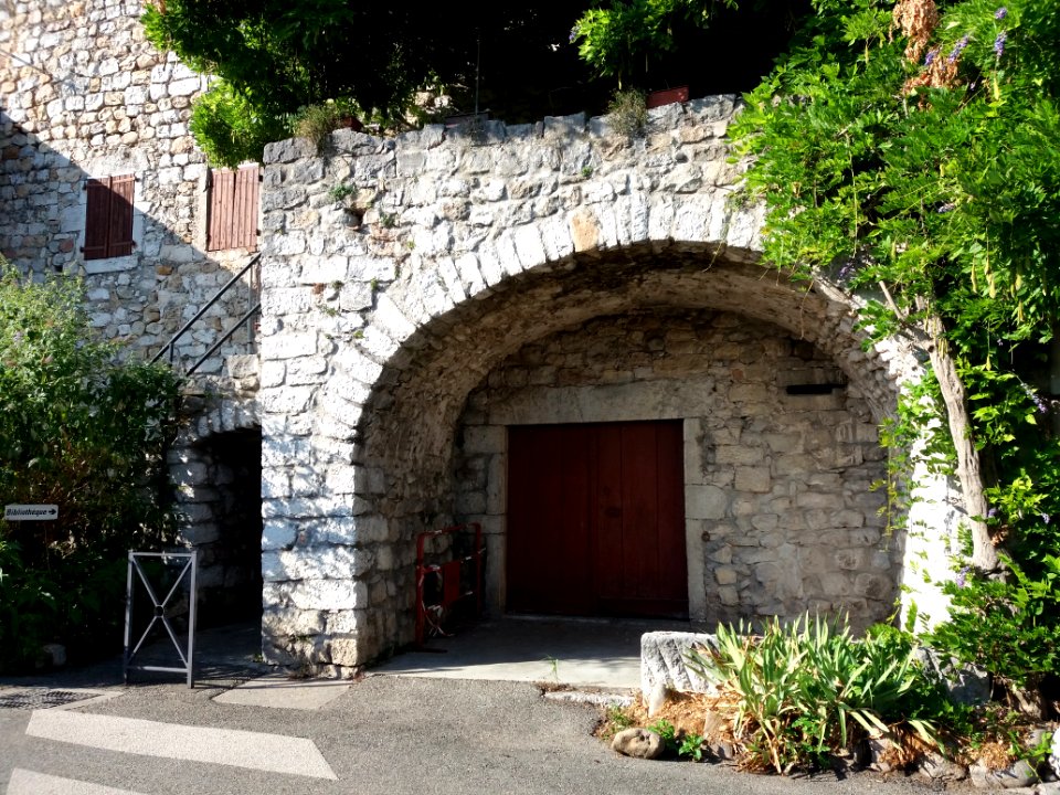 Ruoms - Vieille ville - Entrée et arche
