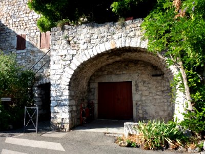 Ruoms - Vieille ville - Entrée et arche