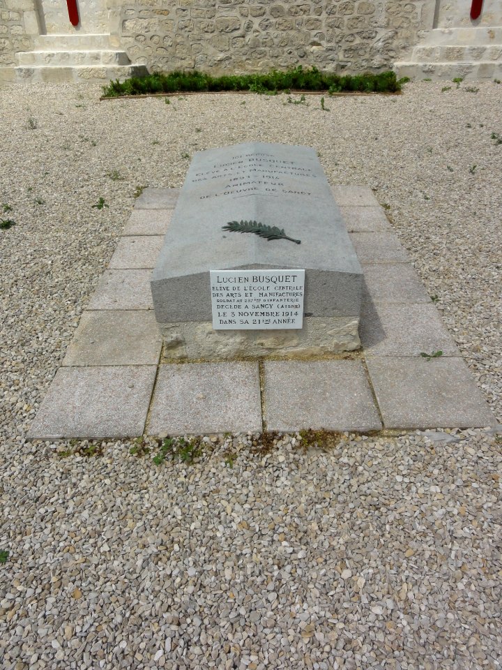 Sancy-les-Cheminots (Aisne) jardin de mémoire (02) tombe Lucien Busquet