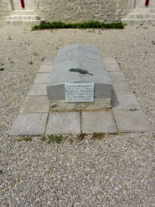 Sancy-les-Cheminots (Aisne) jardin de mémoire (02) tombe Lucien Busquet