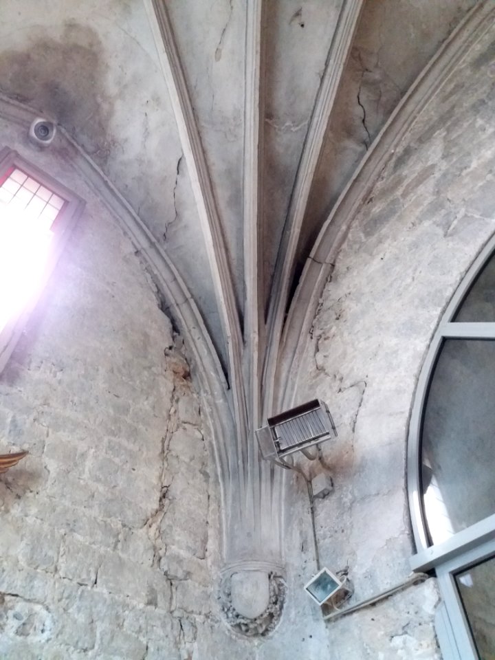 Ruoms - Église Saint-Pierre-aux-liens - Chapelle - Moulures du plafond - Angle