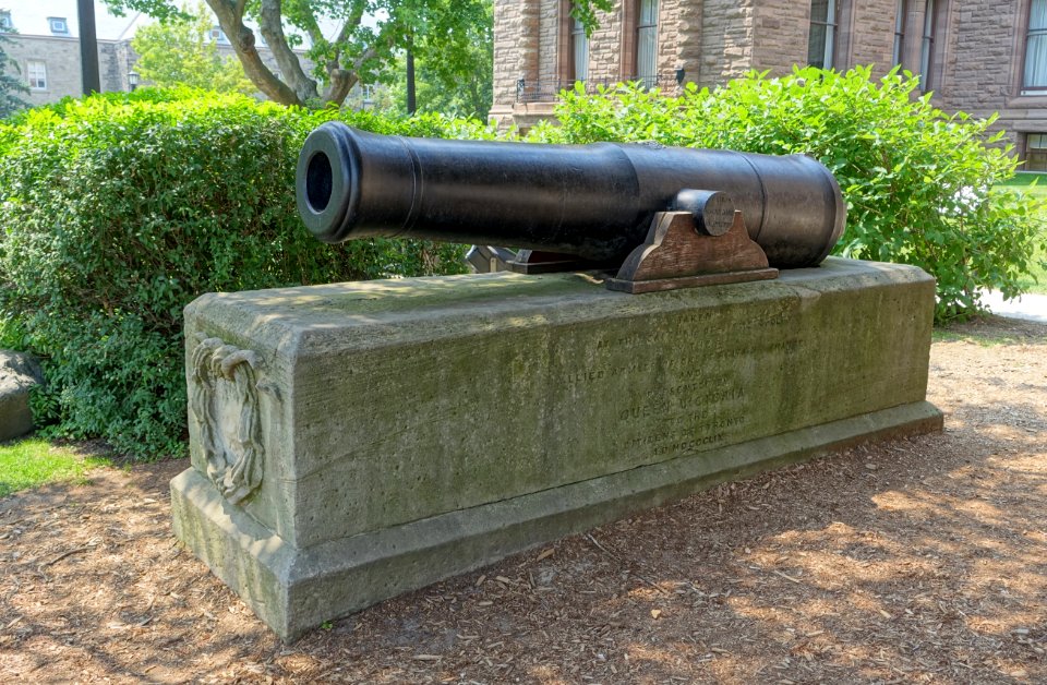 Russian cannon, captured at Sebastopol in the Crimean War - Toronto, Canada - DSC00272