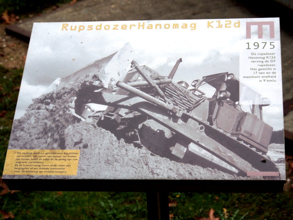 Rupsdozer Hanomag K12d uit 1975, Geniemuseum Vught, photo 1
