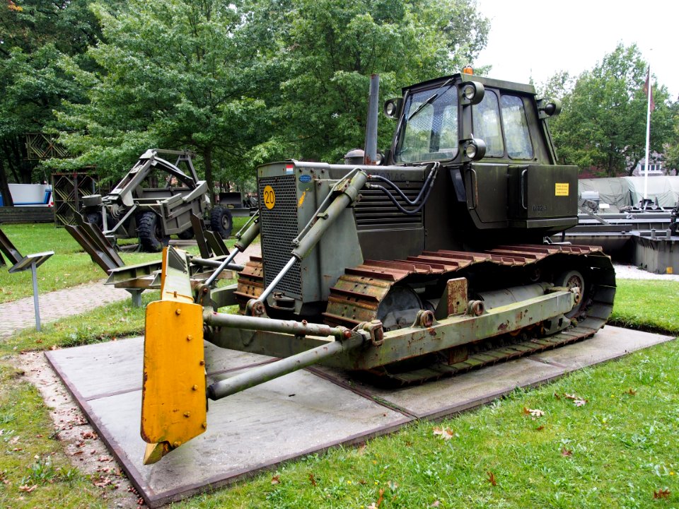 Rupsdozer Hanomag K12d uit 1975, Geniemuseum Vught, photo 3