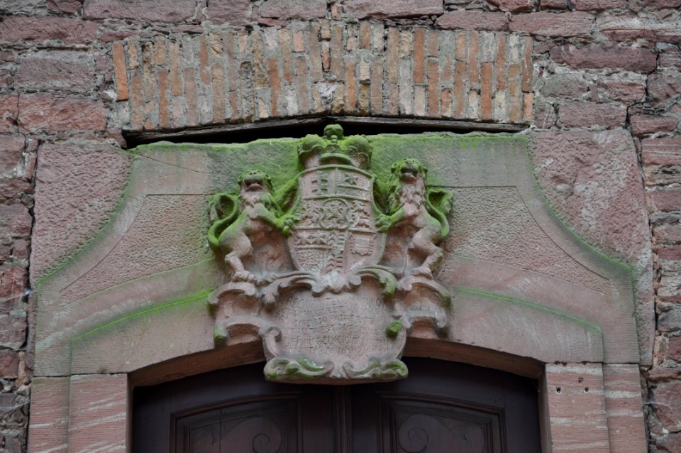 Rumpenheim, Schlosskirchenturm, Wappen