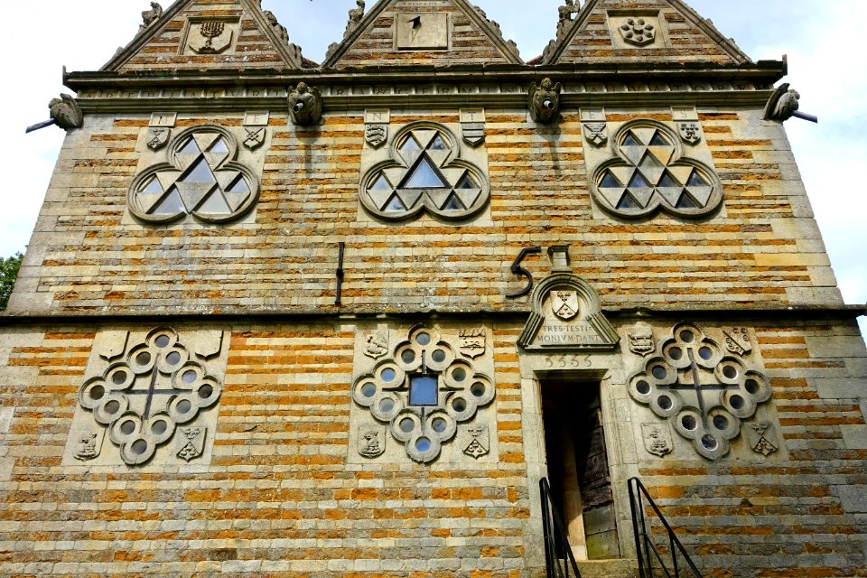 Rushton Triangular Lodge, side 15 - Northamptonshire, England - DSC09389