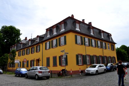 Rumpenheim, Breite Straße 2, Ecke