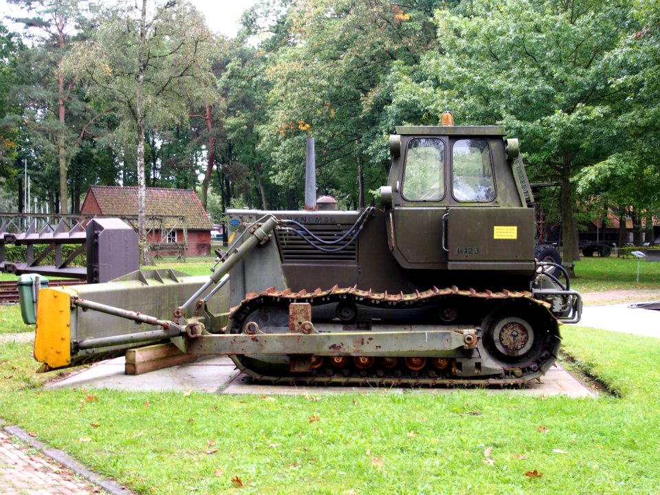 Rupsdozer Hanomag K12d uit 1975, Geniemuseum Vught, photo 2