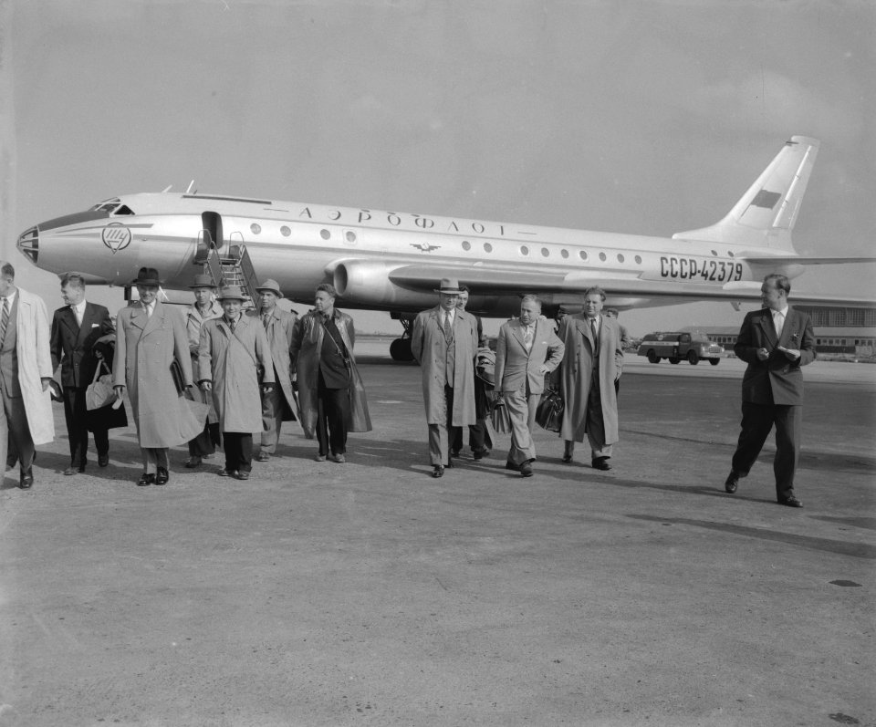 Russische delegatie voor Ruimtevaartcongres op Schiphol, Bestanddeelnr 909-7951