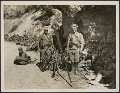 Russians advancing to the fighting line. Resting en route., Bestanddeelnr 158-2192