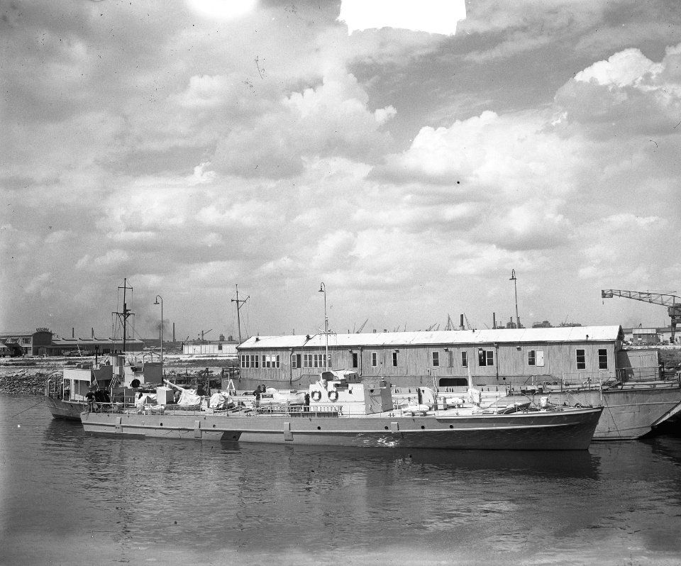 Russische boot (Waalhaven Rotterdam), Bestanddeelnr 903-4112