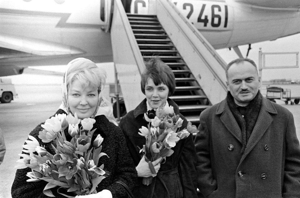 Russische filmweek in Cinetol, aankomst op Schiphol van Russische filmmensen, v., Bestanddeelnr 918-8257
