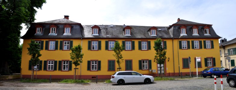 Rumpenheim, Breite Straße 2