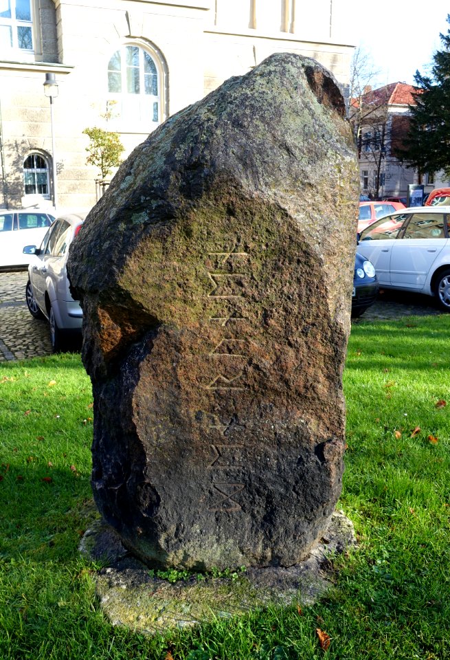 Runestone (Runenstein) - Haus am Löwenwall, Städtisches Museum - Braunschweig, Germany - DSC04273