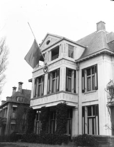 Russische Ambassade met vlag halfstok Den Haag, Bestanddeelnr 905-5833