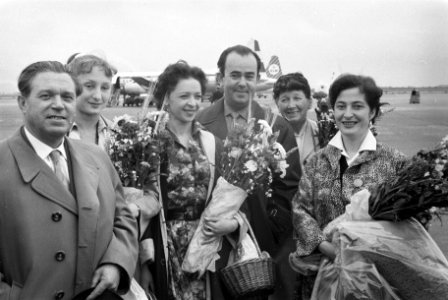 Russisch varietégezelschap Estrada op Schiphol, Bestanddeelnr 911-3508