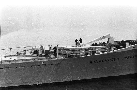 Russisch schip vaart tegen Hembrug; de Komsomolets Uzbekistana, Bestanddeelnummer 924-1082