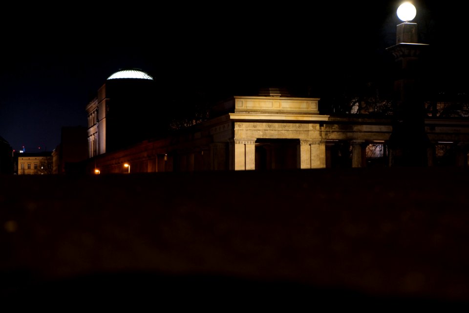 Säulengang Museumsinsel Berlin at night 2021-01-17 04