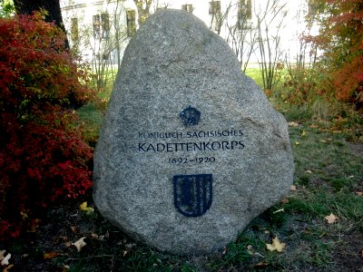 Sächs 01 Dresden Albertstadtkaserne, Gedenkstein des Königl. Sächs.Kadettenkorps