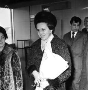 Russische Minister van Wetenschap op Schiphol, mevrouw Guichiani na aankomst, Bestanddeelnr 927-7514