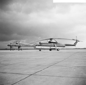 Russische luchtreuzen op Rotterdam-Airport, Russische helicopters, Bestanddeelnr 918-9451