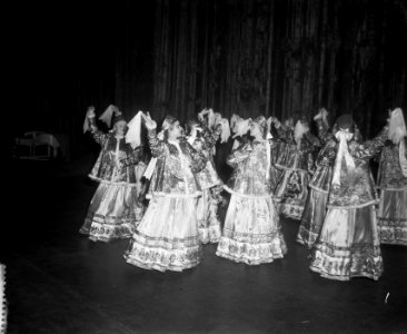 Russische dansgroep repeteert in Carre, Bestanddeelnr 906-3786